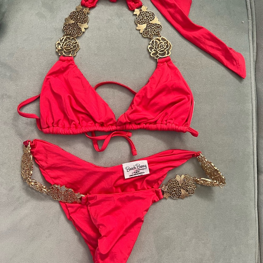 Beach Bunny Bikini 👙 Brand New Set Time is Love ❤️ Coral flower gold Small